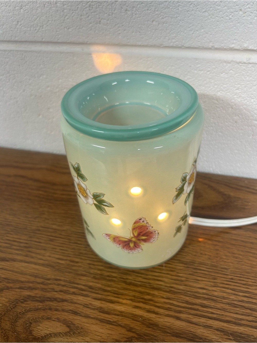 Retired Madame Butterfly Mint Scentsy Wax Warmer - Picture 2 of 13
